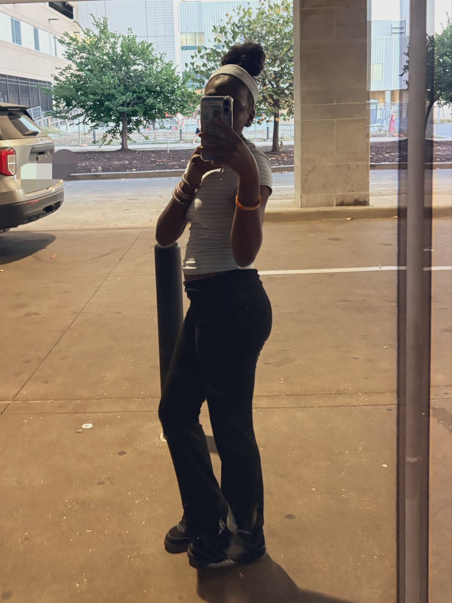 JameaAubreon's tweet photo. #darkskin #isell #rushme #single https://t.co/5wcy4gIJBt