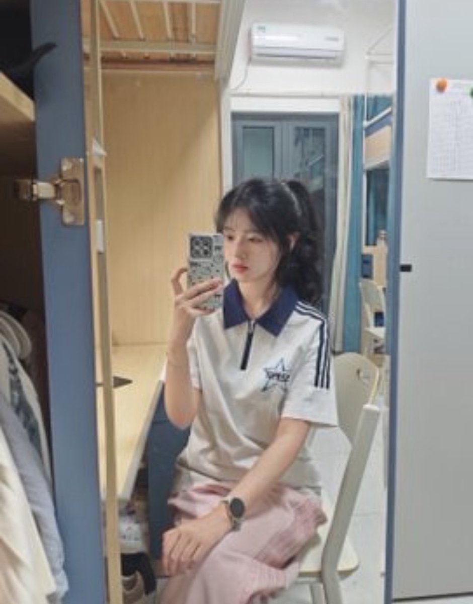 OmerBulut9i's tweet photo. 现在是11:30分、新拍的  

有人想要锐评一下我23岁的福嘛😌 

（拒绝人机）赶紧看，我要删了  真没

有📷流言555我真给呀 https://t.co/MLURmI3aDP