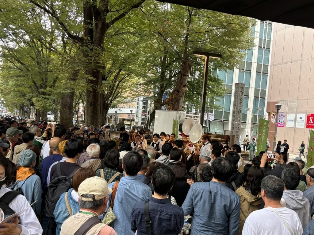 jazzinfuchu's tweet photo. #JAZZinFUCHU 2026は、皆様の温かいご支援のもと、盛況のうちに無事終演いたしました。
各会場でバンドによる熱演が繰り広げられ、多くのご来場者様で盛り上がりました。
次回は第20回を迎えます！ 2027年10月24日（日）、さらにパワーアップしたJAZZinFUCHUでお会いしましょう！
#ジャズイン府中 https://t.co/Cudet9GiW9