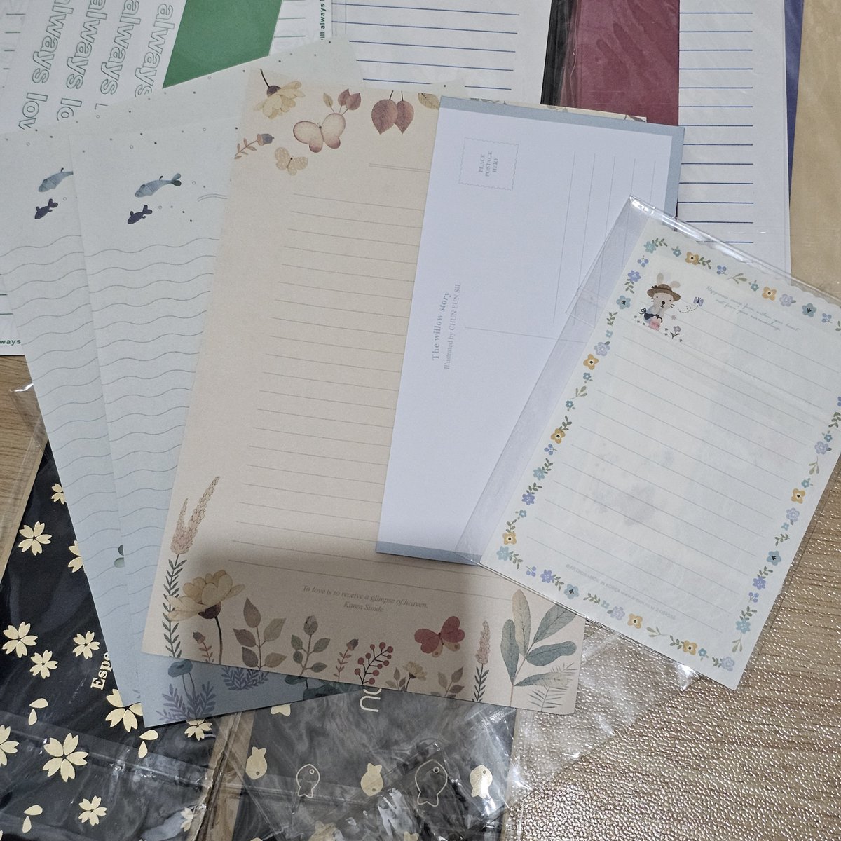 aiaiahu's tweet photo. Ada yg masih suka nulis surat gitu gak ya?
Mau aku buang tapi sayang bngt soalnya lucu2, tapi klo dikirim ke rumah mamaku jg gak bakalan kepake 🥲

Aku jual 5rb aja buat biaya packing sama adm oren
Yg mau dm ya https://t.co/SXO5hFhw7r