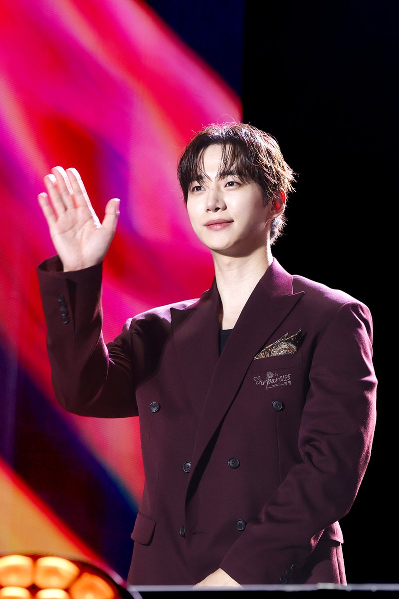 irpar0125's tweet photo. 20261024 Cuckootopia 2026 

👋

  #이준호 #JUNHO #LEEJUNHO #ジュノ #李俊昊 #CUCKOOTOPIA2026 https://t.co/WbO30UQBaK