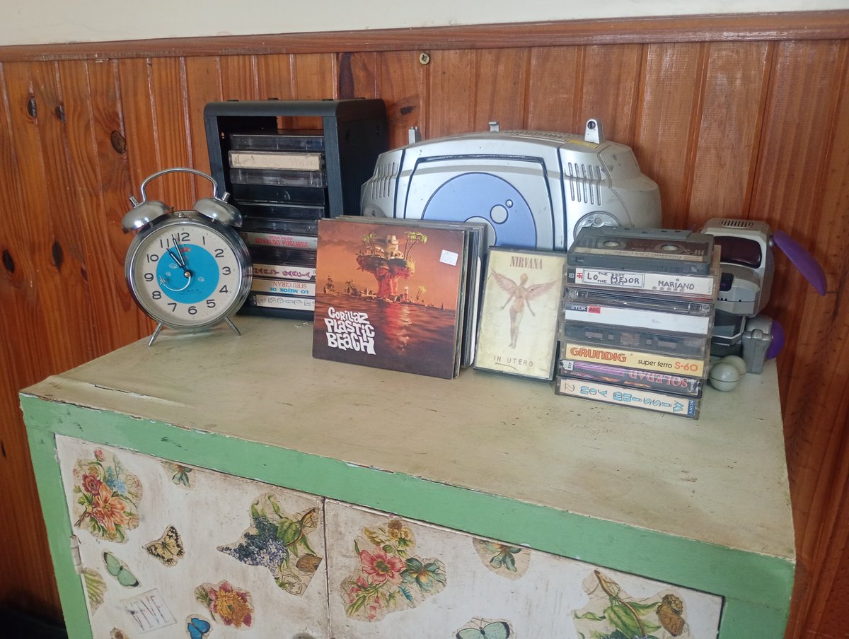 Nostalgia_wav's tweet photo. Quien de Necochea pa hacer una banda grunge/shoegaze/grunge, toco  un poco guitarra y canto xd

#necochea #banda #neco #quequen #grunge https://t.co/bw5B5jAosk