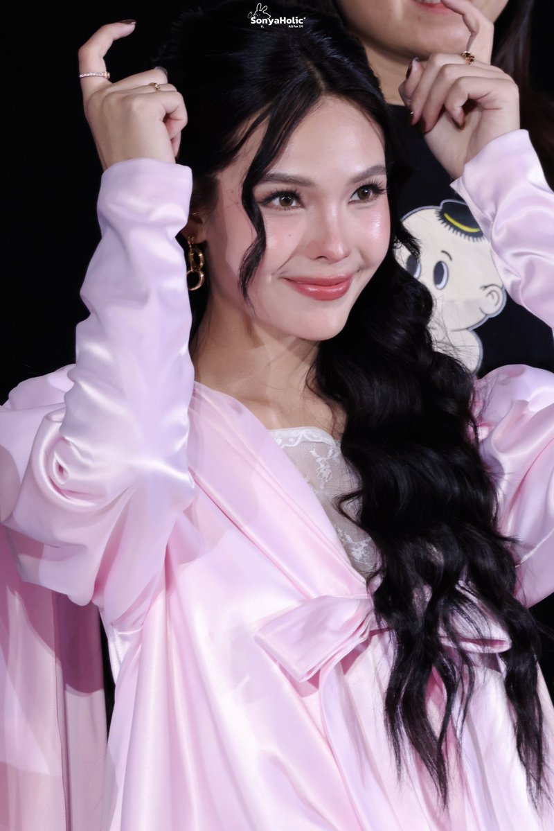 Dragon59386795's tweet photo. I hope all the good things slowly find their way to Sonya. ✨
Good opportunities, beautiful memories, and lots and lots of happiness.💛🩵🤍

SUNSHINE AROUND SONYA 27

#SonyaSaranphat
#ลูกหมีซอนญ่า #LMSY https://t.co/YnWuQH9tij