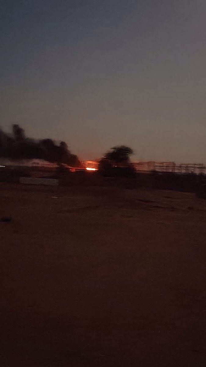 Sudan_tweet's tweet photo. #السودان | استهدفت مسيّرات تابعة لمليشيا الدعم السريع الإرهابية المدعومة من #الإمارات، محطة المرخيات التحويلية للكهرباء، فجر اليوم، ما أدى إلى انقطاع التيار الكهربائي عن أجزاء من الخرطوم وأجزاء واسعة من ولاية الجزيرة، في استهداف جديد للأعيان المدنية والمنشآت الخدمية التي يعتمد عليها المواطنون في حياتهم اليومية.
