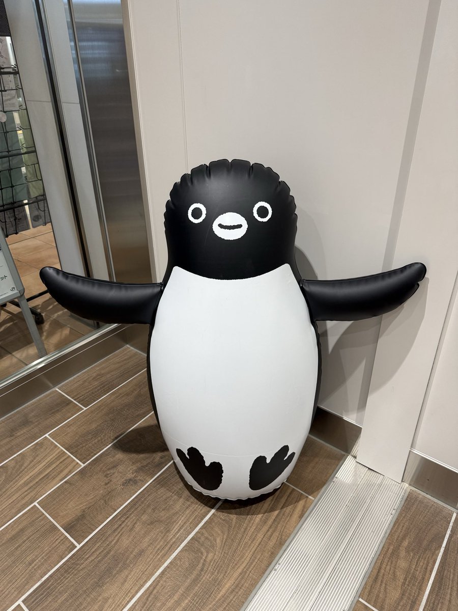 suippi16002's tweet photo. パンパンで元気に働くペンさん🐧
頑張ってね！
#Suicaのペンギン
#ペン活 https://t.co/oviafv9JxD