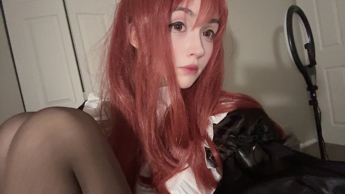 meltybunni's tweet photo. red wig so cute 🦇  #marin #cosplay #dressupdarling https://t.co/cL5U731Xc6