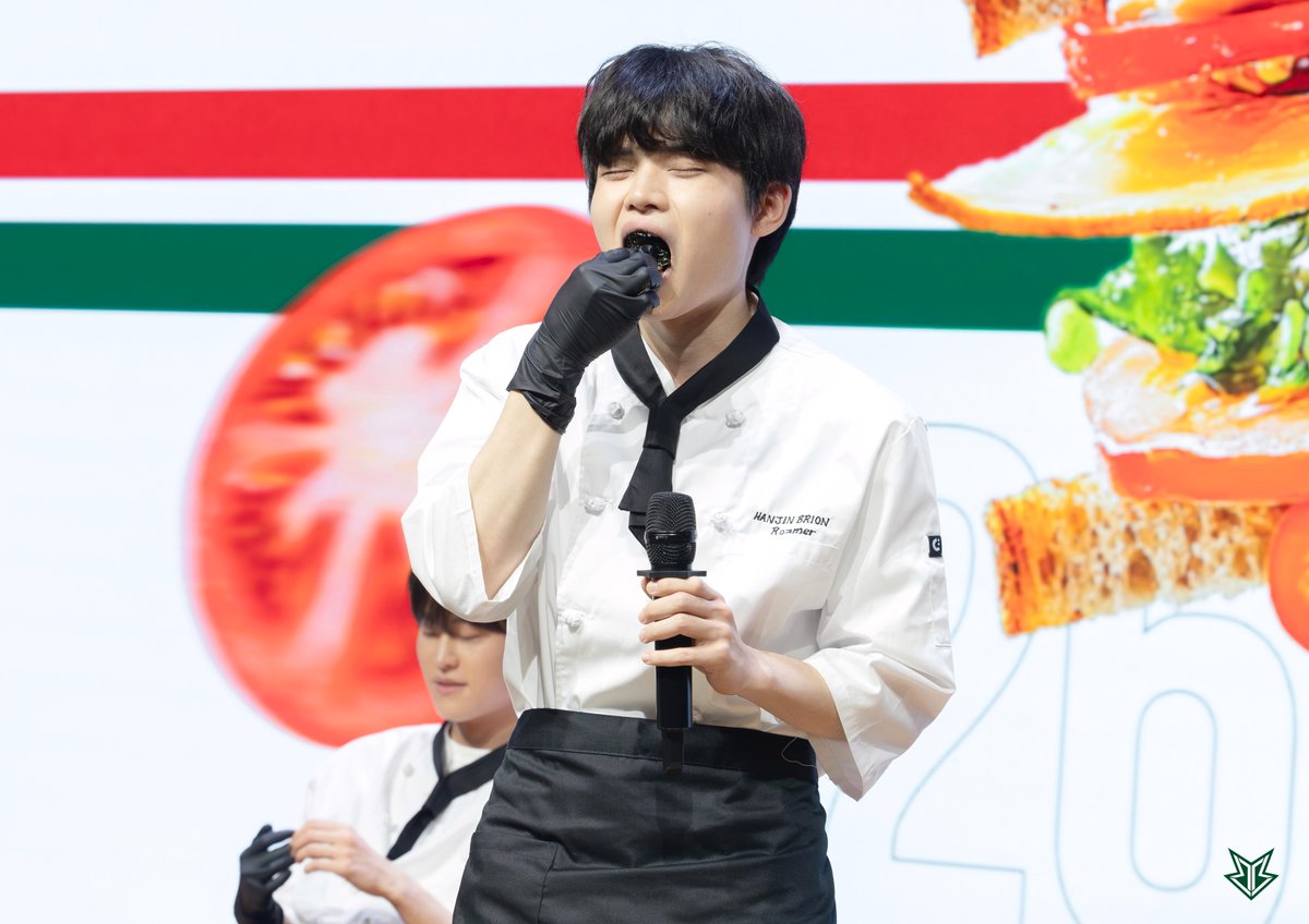 Brionesports's tweet photo. [𝗕-𝗵𝗶𝗻𝗱 𝗣𝗵𝗼𝘁𝗼 𝘀𝗵𝗼𝗼𝘁 📸]

김밥도 말고 ~ 샌드위치도 만들고 ~
팬분들과 즐거운 단체 포토타임도 갖고!
브리롱 쿠킹 클래스에 참여해주신 모든 멤버십 팬분들께 감사드립니다 🥪 https://t.co/xZS2PJ5Nbh
