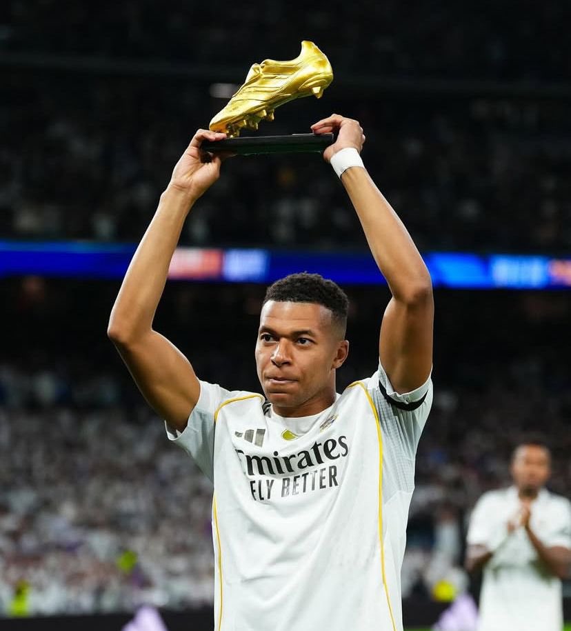 AFCJaccy's tweet photo. 🚨🗣️Zlatan Ibrahimovic Questions How Kane Beat Mbappé to the Gerd Müller Trophy
 
“I understand giving Harry Kane the Ballon d’Or, but giving him the Gerd Müller Trophy as well when Kylian Mbappé is right there? That is unacceptable.

Mbappé finished as the top scorer in La Liga with 25 goals, the Champions League with 15 goals, and the World Cup with 10 goals. What more does a striker need to do to earn recognition?

You cannot tell me that a player who finishes as the top scorer in three of football’s biggest competitions doesn't deserve the award for the best goalscorer.

Harry Kane is a fantastic striker, but Mbappé's individual numbers deserve just as much respect. Denying him this award is unfair. If individual achievements still matter in football, then Kylian Mbappé deserves his flowers.

#BallonDor
