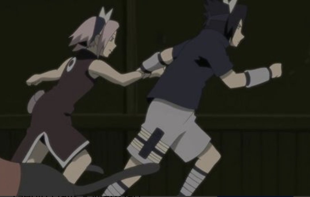 estelartz's tweet photo. o que o Sasuke faz quando o time 7 está em perigo:

❌️ pensa num plano
❌️ ajuda seu amigo
✅️ pega a sakura e sai correndo https://t.co/fJCBuVivI2