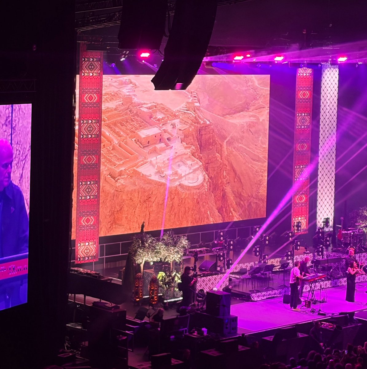 _jkaplan's tweet photo. At the Macklemore concert in Dublin various artists performed in front of a carousel of pictures, including this shot of Masada - the scene of the greatest Jewish rebellion in history. 

Would be funny if it wasn’t so ignorant. https://t.co/jO0jrsgunO