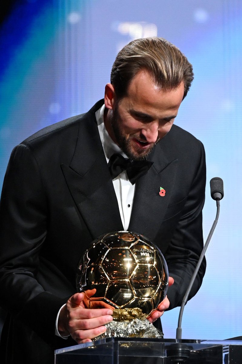 Spursworld_'s tweet photo. Good morning, all. 👑🤍💙

Still pinching myself... Harry Kane is officially the best player in the world! 🤍👑 

#THFC #Tottenham #Spurs https://t.co/7U1hV4BKJx