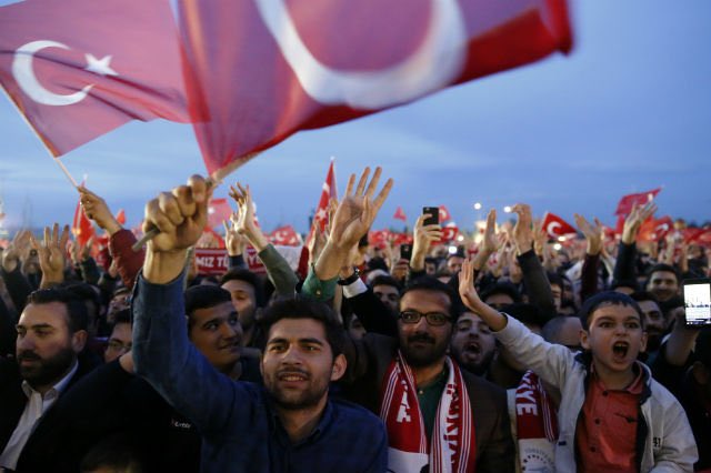 212ykw's tweet photo. @who03232 @Sak07Jok turkindians already look darker than iraqis and your last name is armenian 🤣🤣🤣🤣 https://t.co/FinmvVjzxw
