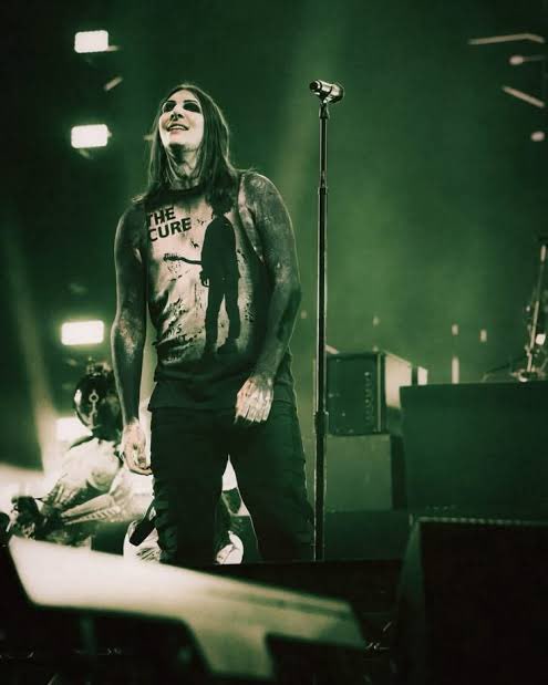 emberfaeries's tweet photo. Here’s some pictures of Chris Motionless smiling to make your day better 
That’s it https://t.co/EZT2ypH4sP
