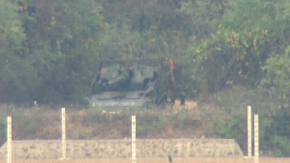 livedoornews's tweet photo. 【要塞化】スタバの先1.5kmに大砲が設置 北朝鮮側で爆発相次ぐ
https://t.co/GY3zXNUMYQ

北朝鮮が見えるスターバックスの向かい側には、大砲が設置されている。展望台から北朝鮮までは約1.5kmで、韓国メディアによると、大砲の射程は最大約24kmに及ぶという。 https://t.co/wlQpKATI5v