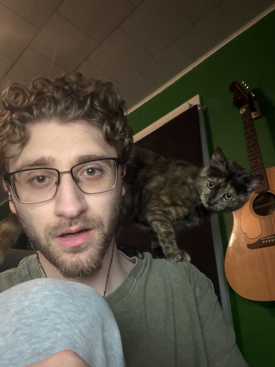 JonReflex's tweet photo. It’s like having a parrot https://t.co/lXndhdLSvX