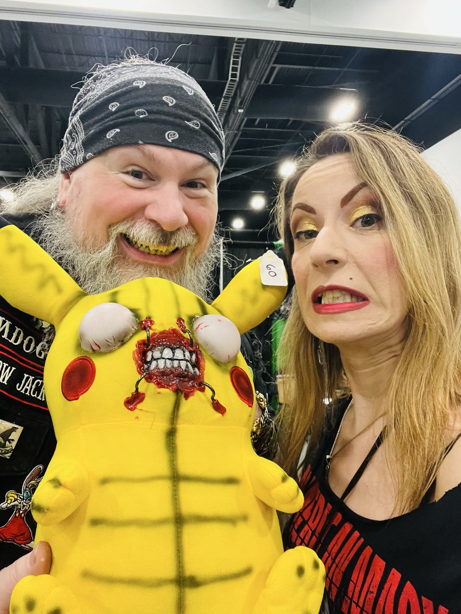 twisted_twins's tweet photo. Horror Show Jack Fangsmith is a magnificent talent, an absolute gentleman, and a dear friend.

Have you seen his CHATTERER teddy bears with authentic mouth casts from the legendary Nicholas Burman-Vince??

Hellraiser fans, if you are hitting the con circuit do not pass up on the opportunity to own one of these one of a kind treasures.