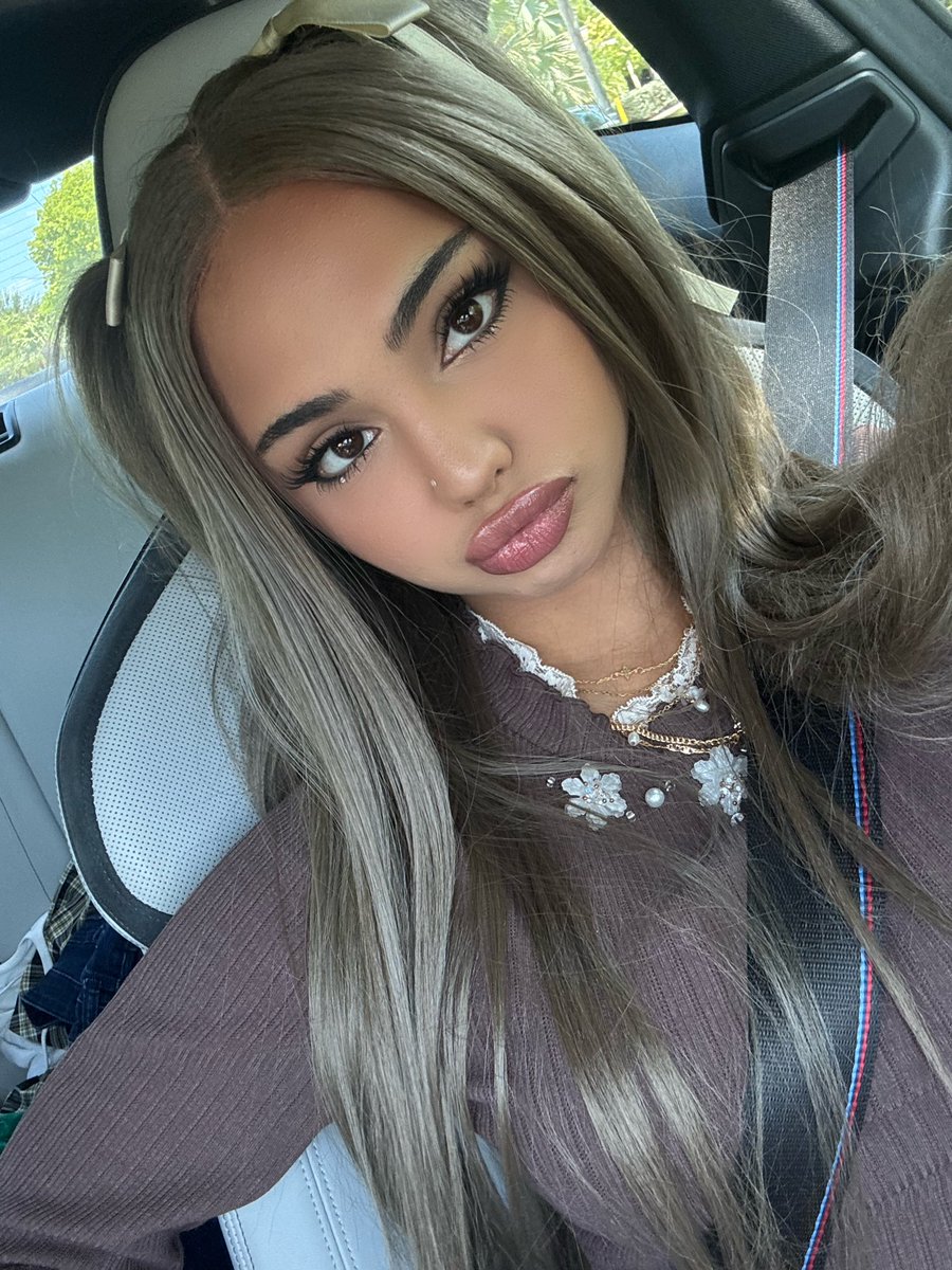 laylaadelinex's tweet photo. latinas text back btw https://t.co/ecqWfcwHSt