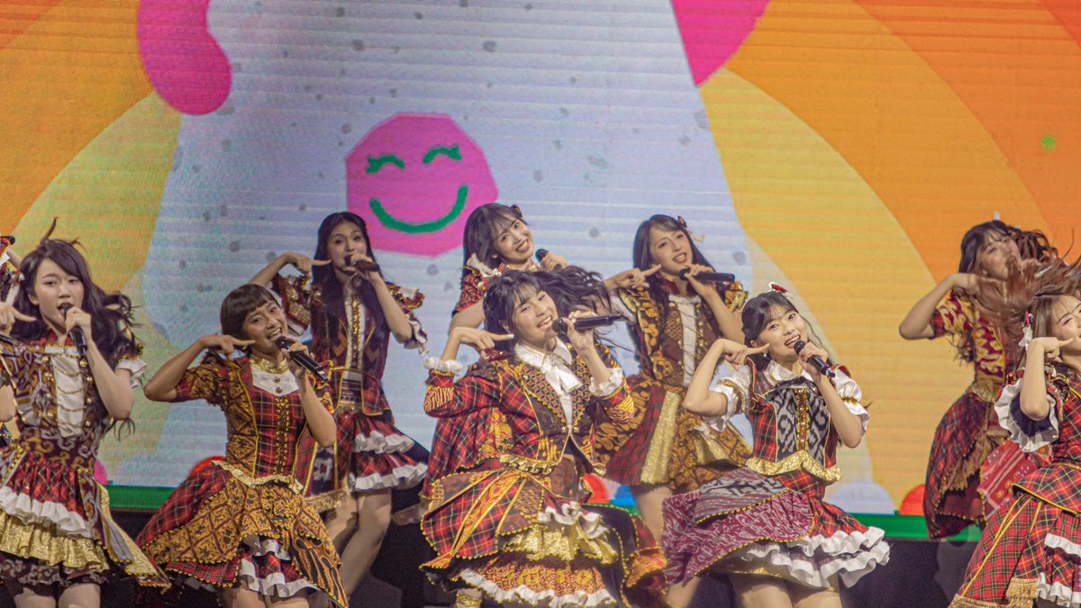 okta_upii's tweet photo. Ayo Tersenyumlah Center: @JTrisha_JKT48 https://t.co/wIkMuuAQQH