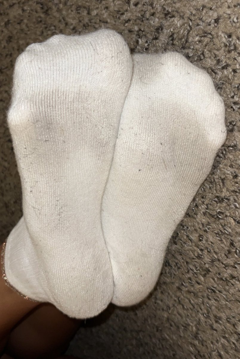 SpoilArianaB's tweet photo. soooo sweaty from my walk🥵 https://t.co/9ilOFUfYyh