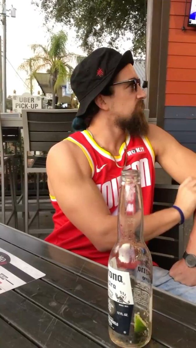 _shownusofty's tweet photo. dressed like a european dude on summer vacation in orlando https://t.co/ihZi8DKFgu