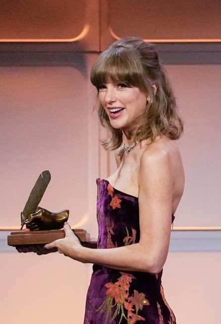taylorswiftbr's tweet photo. TAYLOR! 🥺 https://t.co/BoHEhOckG3