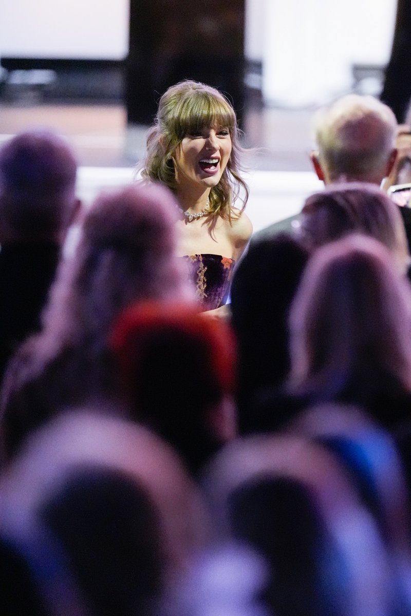 4k_taylorr's tweet photo. the youngest writer in history to be inducted into the Nashville Songwriters Hall of Fame!!! https://t.co/gTDLIUpv5L