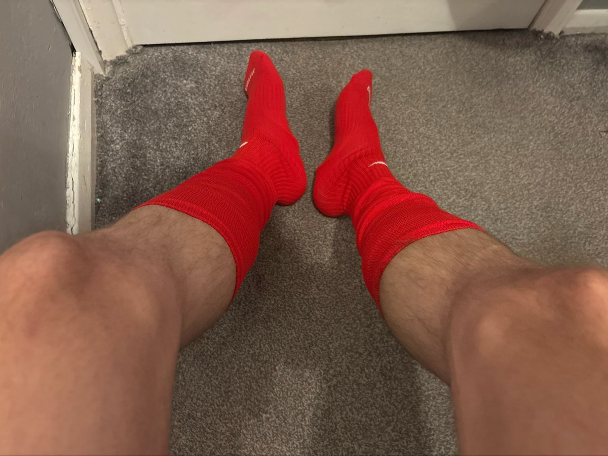 MasterFL_'s tweet photo. Stinky af after training. You know you want to sniff 🤣💪🏻 https://t.co/bC5e2pbfMI