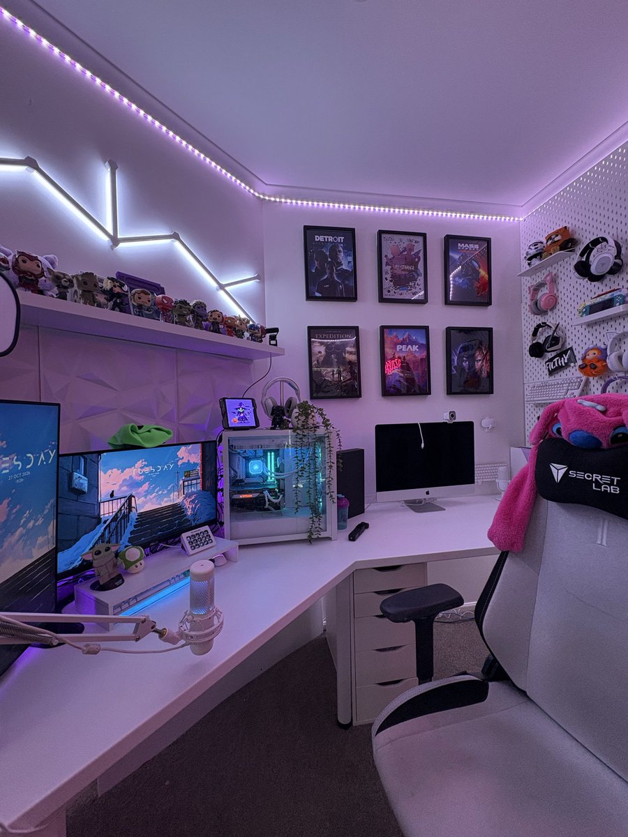 rizzle_xo's tweet photo. Just tidied my gaming room because I have a whole top of a cupboard of PR/collabs to film. https://t.co/0xFcCDMedW