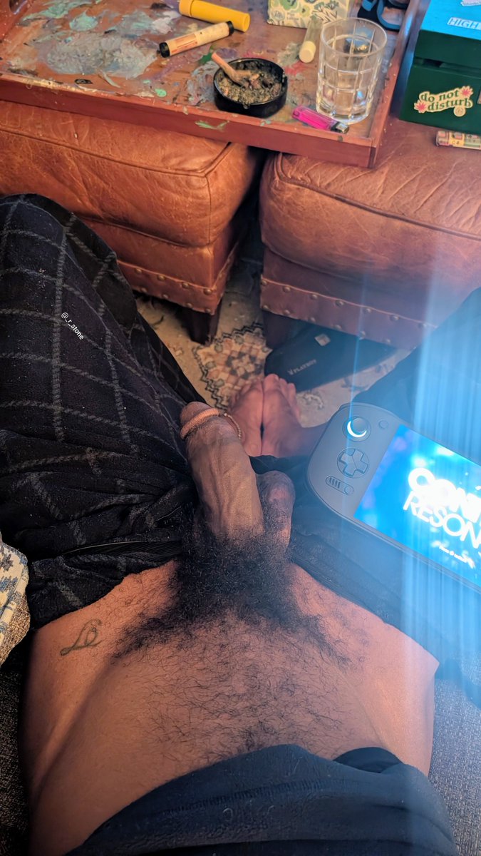 _r_stone's tweet photo. anyone wanna play with my dick while i play my game 👀😈 https://t.co/eSlMylnmzd