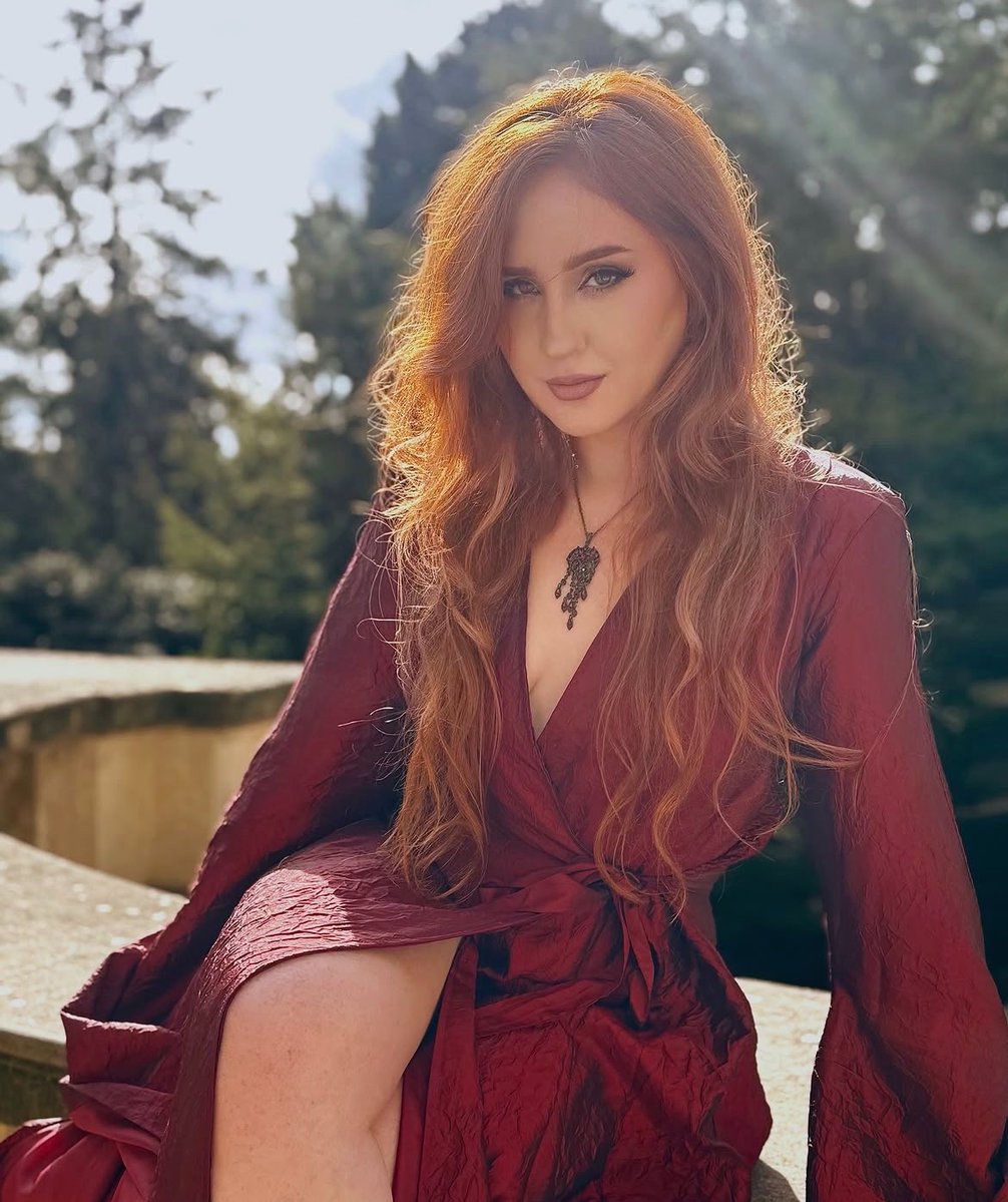 RedheadArchive's tweet photo. Shayne Leighton ❤️ https://t.co/Jsei7DlokJ