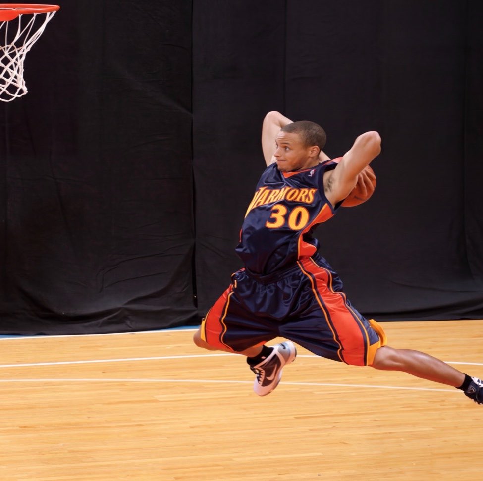 2ndStringShow's tweet photo. The internet discovered Steph Curry’s 
INSANE rookie photo shoot images 😭 https://t.co/3J1uXXakKz