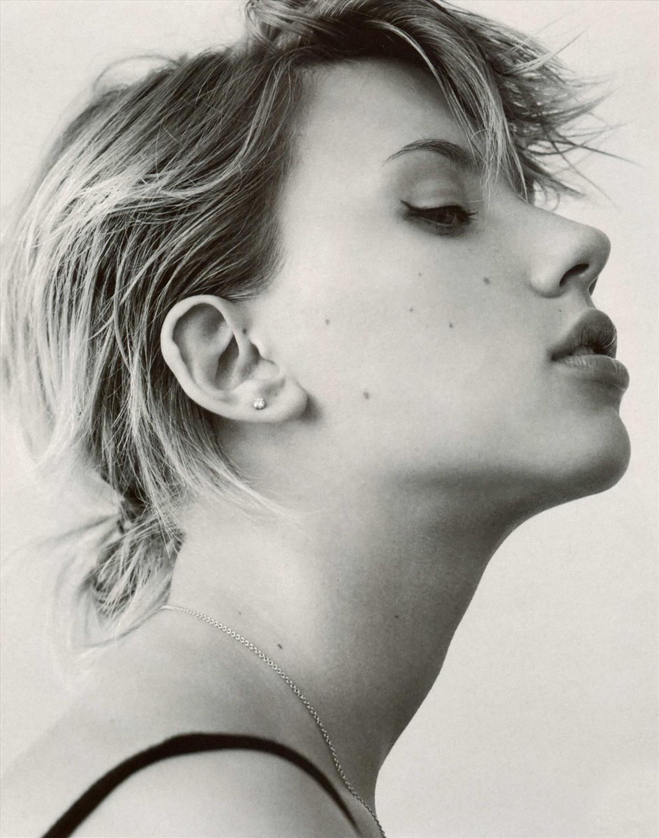 ScarjoMedia's tweet photo. Scarlett Johansson for Details Magazine (2003) https://t.co/4SCtmiQq7Q