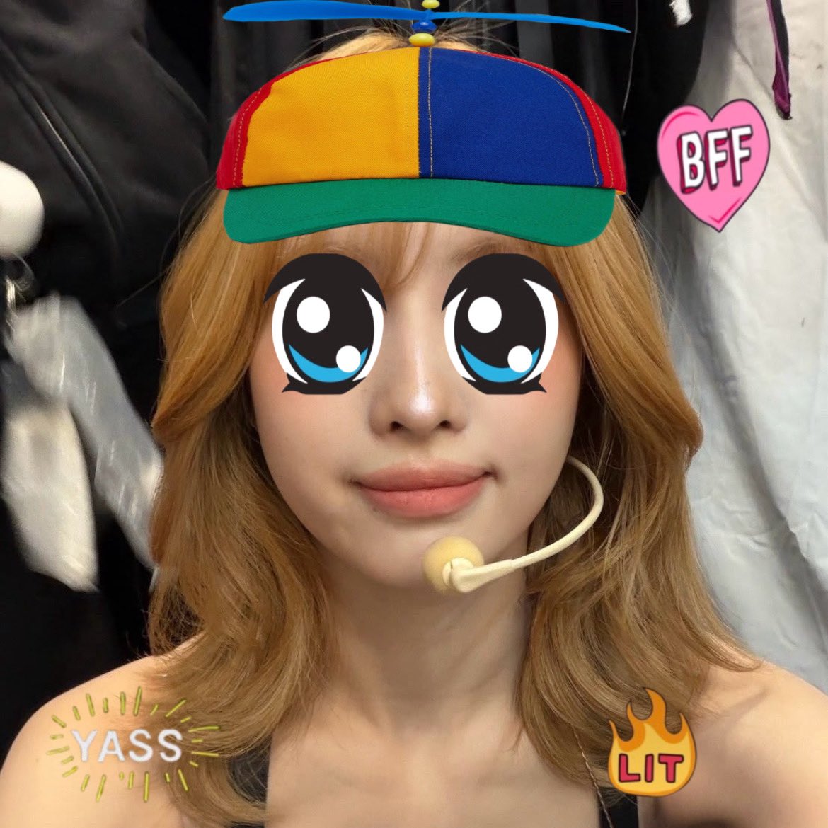 misanasprincess's tweet photo. when it hits 5pm so you start getting texts from ur american friends https://t.co/KqetwyFyyf