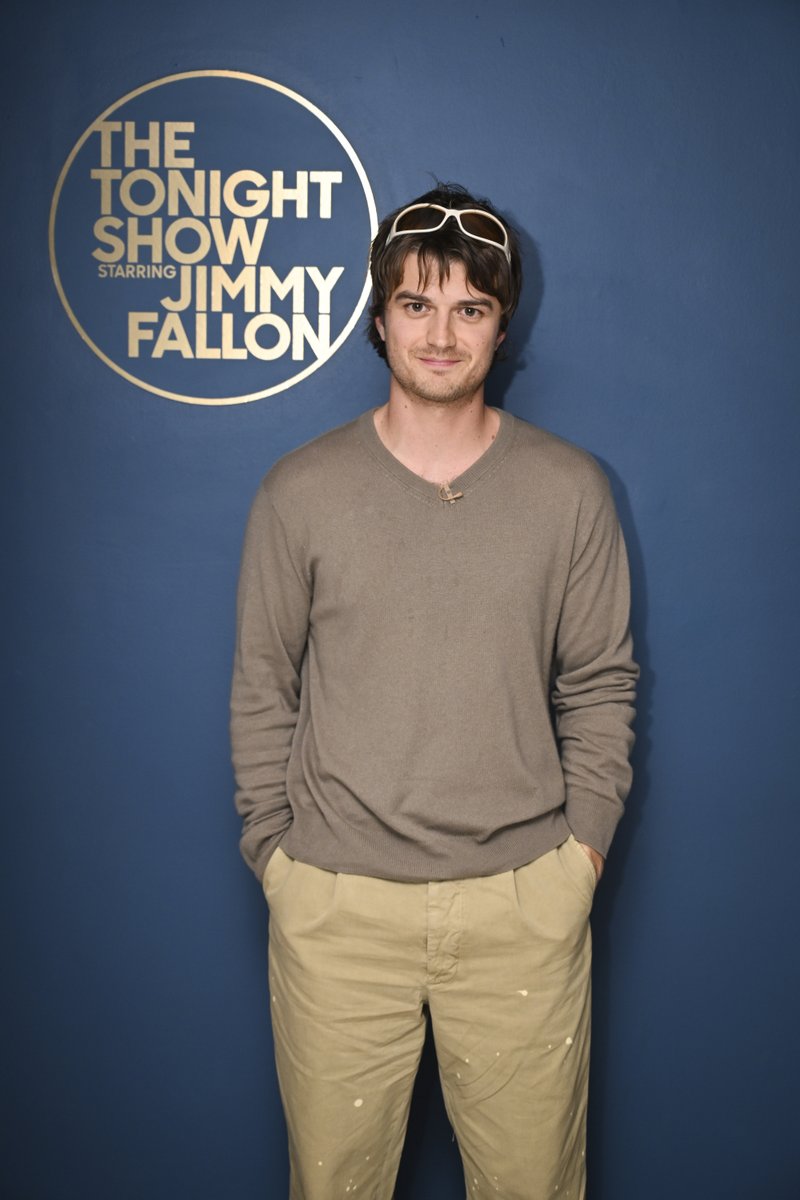 FallonTonight's tweet photo. .@joe_keery stops by to talk his Broadway show @citiesbway tonight! #FallonTonight https://t.co/ZEyeARXFtP