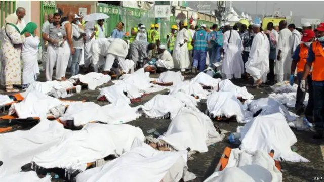 VeneDhZ's tweet photo. @12norh34Noray @Tanac0xz Aunque sin desastres reales que ameriten muertes, se matan igual los negros de arena jajaaj https://t.co/aBjS0dwmUQ