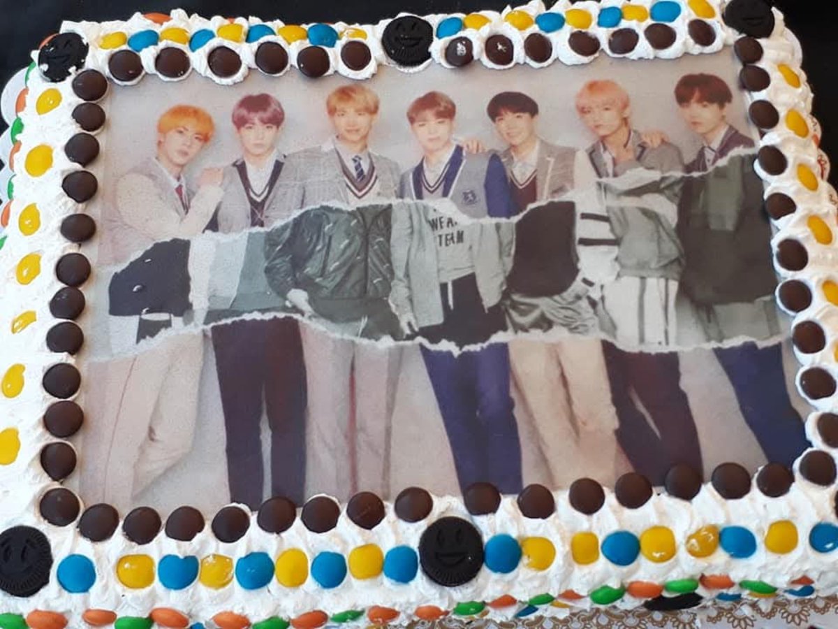 jikoookcoded's tweet photo. ayer encontré fotos de cuando cumplí 13 😭 q risa https://t.co/oeNehZx0NU