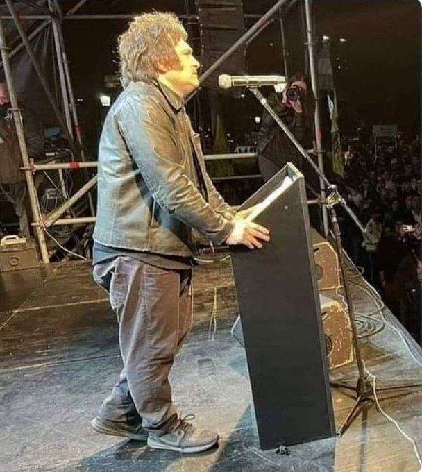 dyffh_not_fuc's tweet photo. los presidentes por los que vota la derecha: https://t.co/PY5OT6QoOk