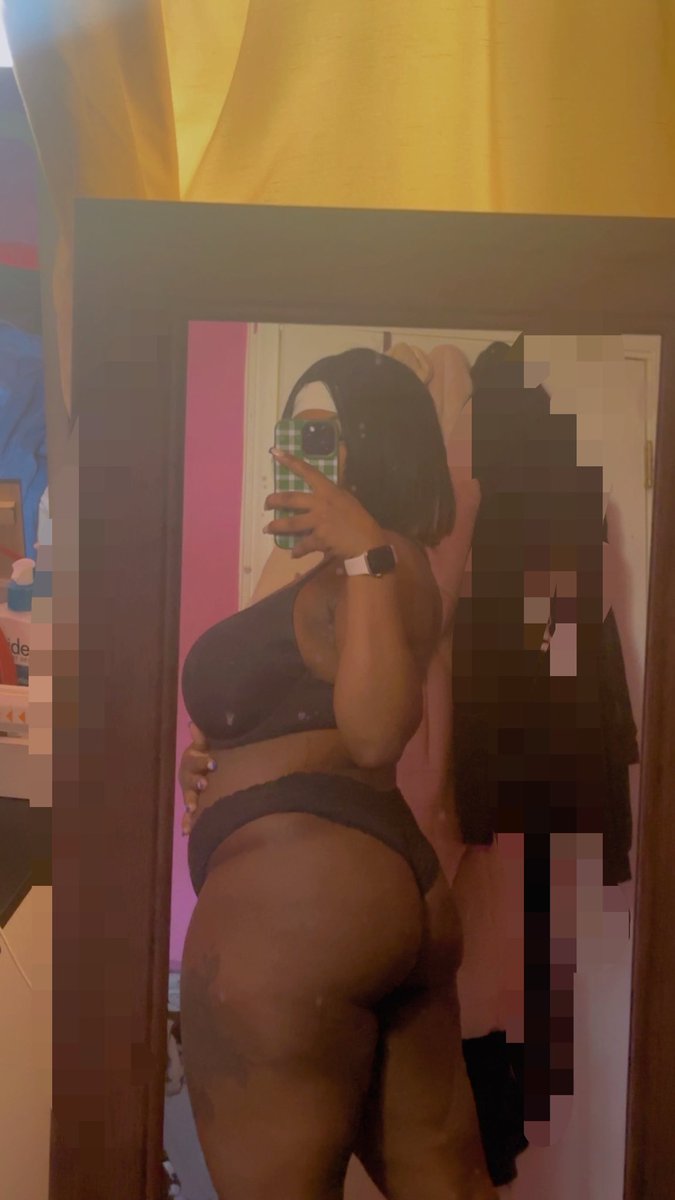 GoddessSkye326's tweet photo. A melanin baddie like me will always rule over you and ruin you🖤 https://t.co/fJ2WaUohJy