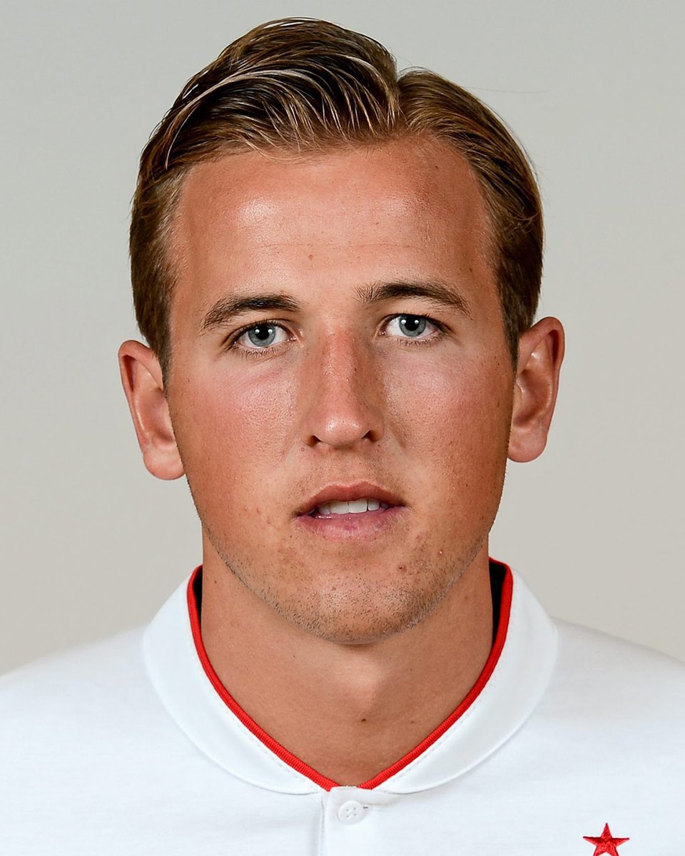SaiLoveDrive's tweet photo. Socho agar young Harry Kane ko pehle hi bata dete ki woh ek din Ballon d'Or winner banega, toh uska reaction kya hota 🥹 #HarryKane #BallonDor #Football https://t.co/NUawxyWXLJ