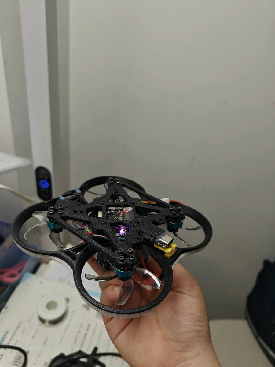 PraxeoSys's tweet photo. Quick follow-up to last night's post, with a real example.

This little ducted drone went from idea to in my hand in 48 hours. Total cost was ¥173, about $26.
Frame parts printed on my Bambu, the rest sourced locally, with AI helping on design and parts lists. Same drone, printed in two colorways.
It's not a product. But this is the loop I was talking about.