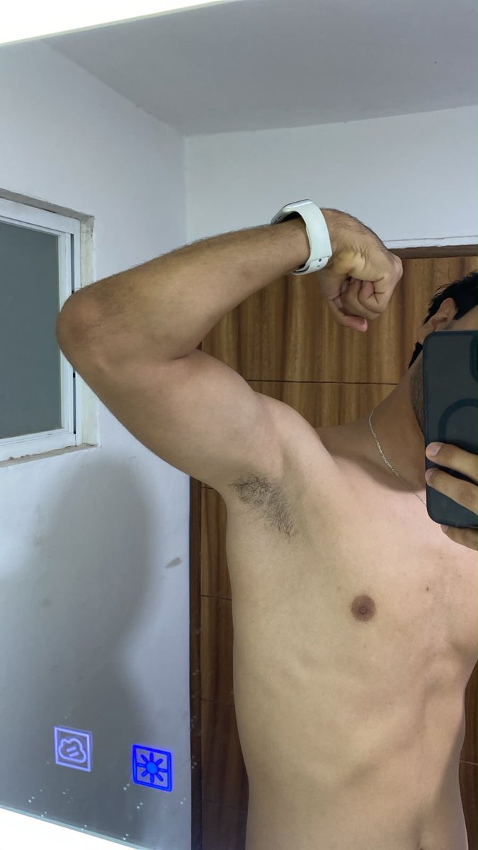 Seuy1zv's tweet photo. Apoco si se me está notando el gym? O puro pedo de los que me quieren ver sin ropa? 🫠 https://t.co/FGWzvBPrWK