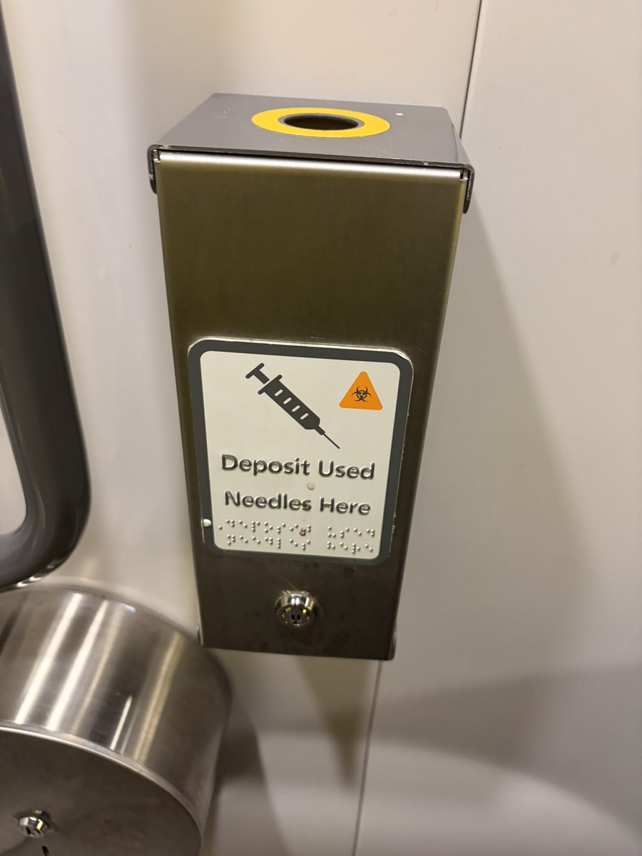 bleh773's tweet photo. ARE PEOPLE SERIOUSLY PINNING FUCKING HEROIN ON PUBLIC TRANSPORT? https://t.co/2xWh8hQTa6