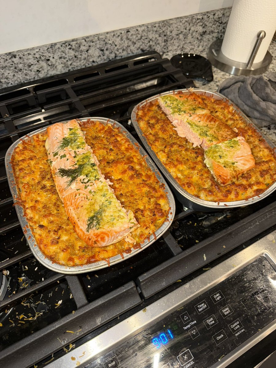 smthnglksage's tweet photo. stepped up my mac n cheese game 🤧 https://t.co/Pp5IYhCjSf