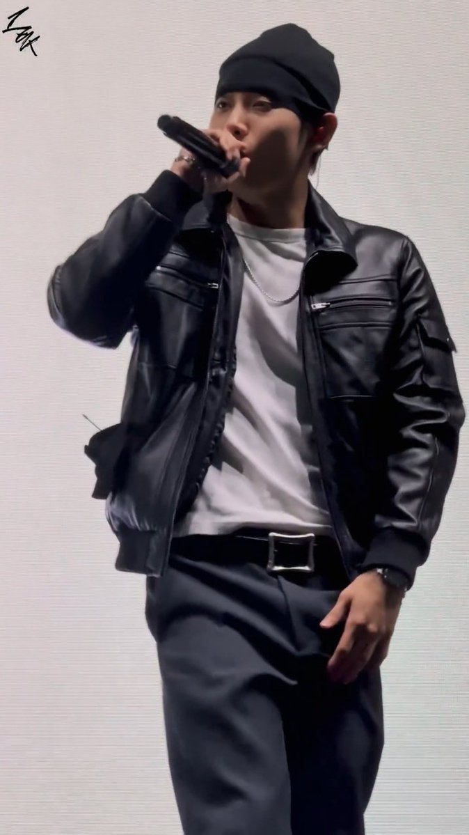 erryul's tweet photo. i'm addicted to Kim Ryul in a black leather jacket https://t.co/lFeXp0Baly