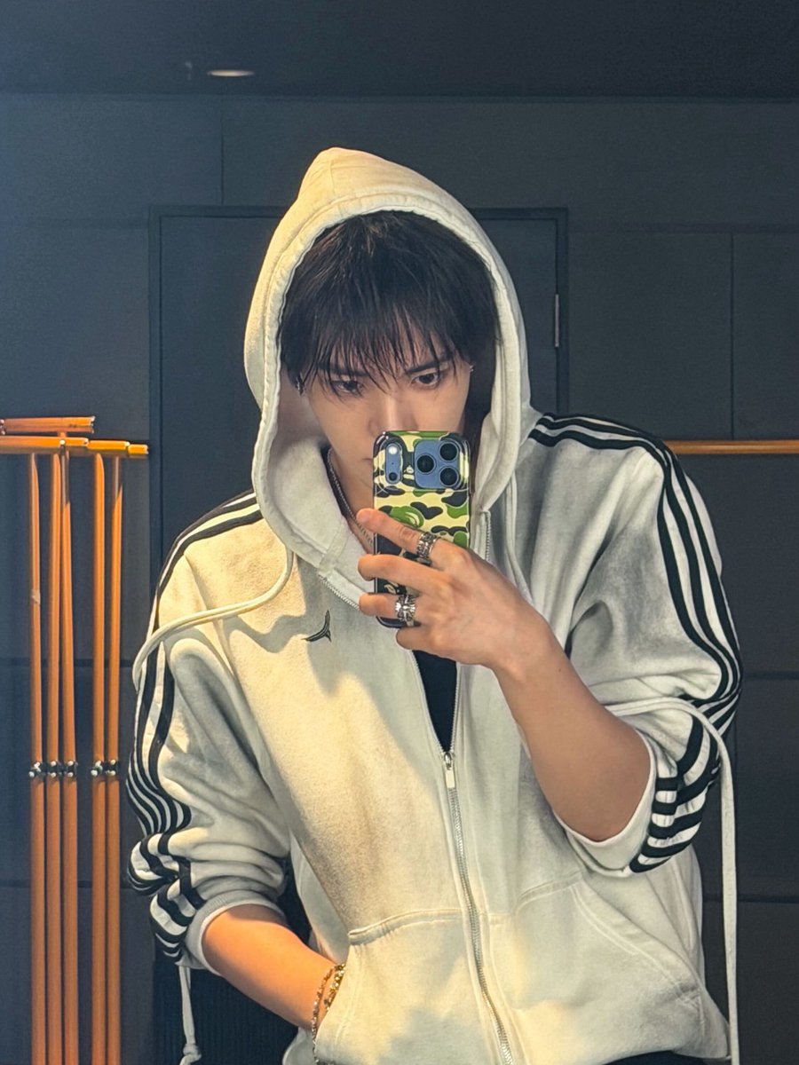 jayseungirl's tweet photo. this genre of evan  ִֶָ🪽་༘   ݁ https://t.co/ddGXNZ5lZc