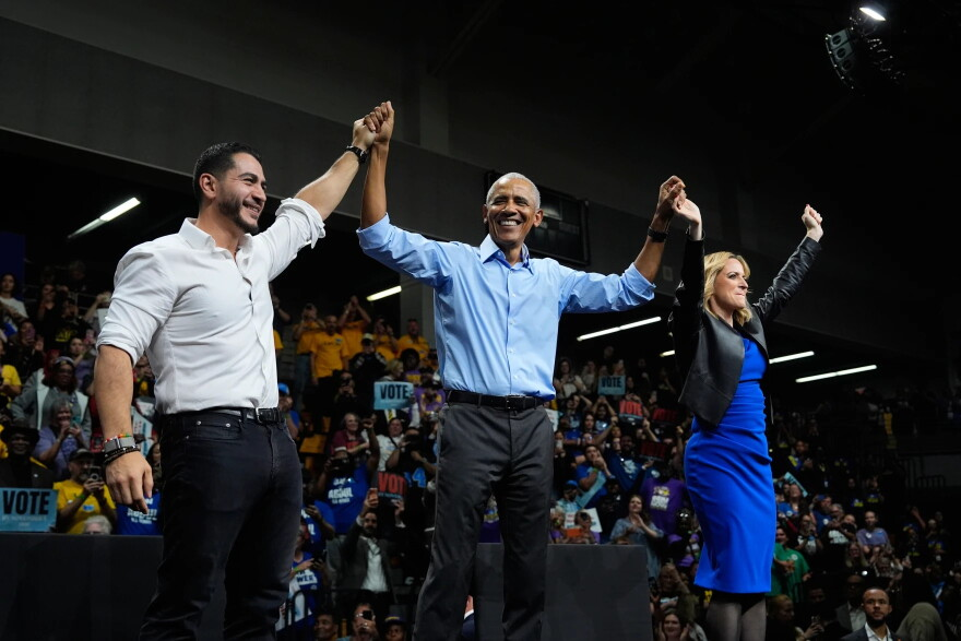 politics_watch1's tweet photo. NEW: Michigan Statewide Poll (Glengarrif)

Senate
🟦Abdul El-Sayed 51.4% 
🟥Mike Rogers 45.1%

Governor
🟦Jocelyn Benson 51.4% 
🟥John James 44.5%

10/19-10/22 https://t.co/cYXf0MB5N6