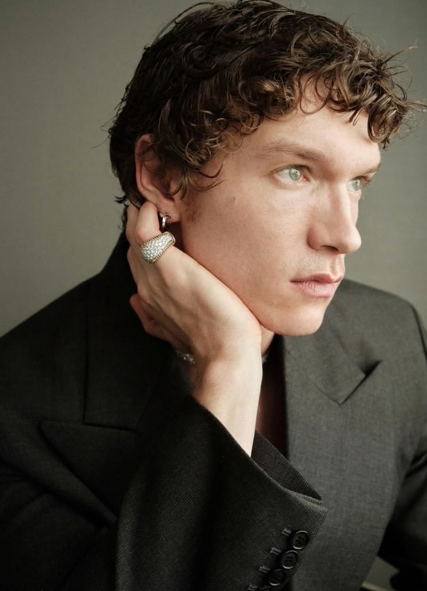 livshollanov's tweet photo. his eyes kinda matching the background of the pics <3 https://t.co/MklvAQTZoJ