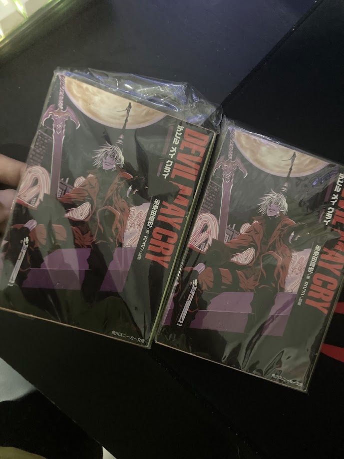 Dreegeew's tweet photo. 🎁 Sorteio! 🎁

Vou presentear uma pessoa com a novel de Devil May Cry 1 em japonês! (Tenho dois, para os fãs de JJK, em breve novidades também)

Como participar:
Seguir esta conta.
Curtir esta publicação.
Dar RT nesta publicação. https://t.co/LNoKUCd9Nl