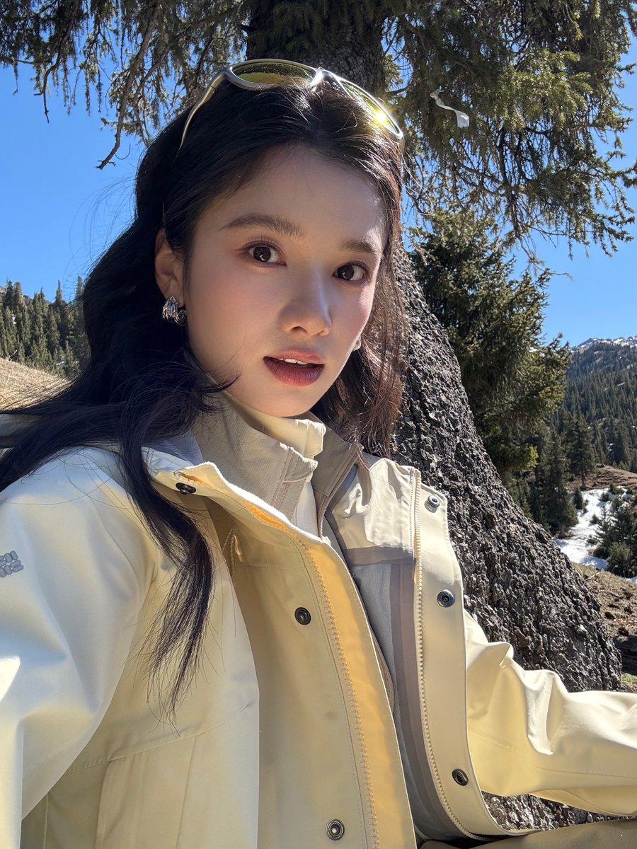 chrstaleya's tweet photo. Good mowning Fluffles! 🗻

Hari ini iseng menjelajah The Snowy Mountain~ ayo ketemuan di puncak mantemann? ❄️

p.s pakai jaket hangat yaa! https://t.co/pqjfyK9H7x