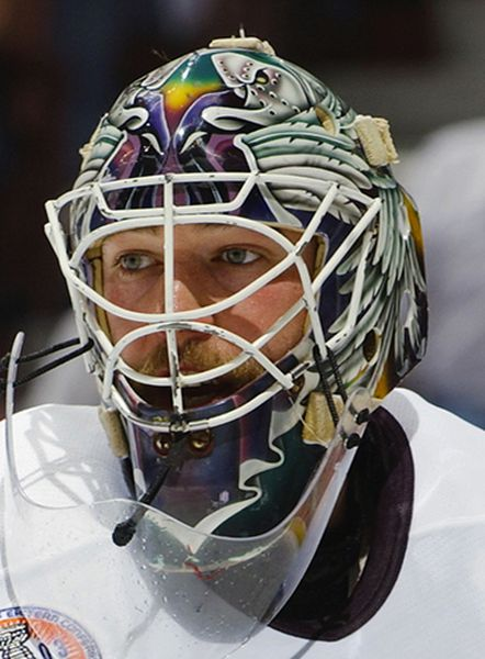 BLBreakdown's tweet photo. Dostal's HTR mask looks like an ode to a Guy Hebert mask that was worn in practice but never in an actual game. Very, very similar to Giggy's MD mask. #FlyTogether https://t.co/y40OKfE0Ii